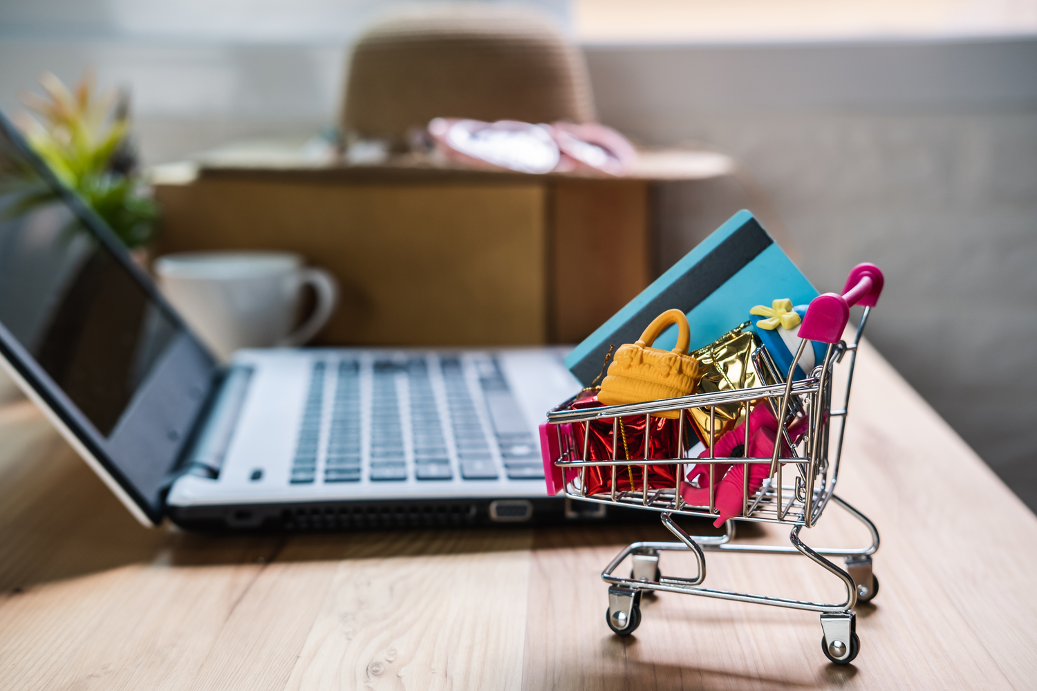 Akadálymentes webshop – laptop bevásárlókosárral